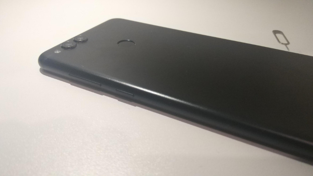 huawei honor X7 recenzia zadna strana