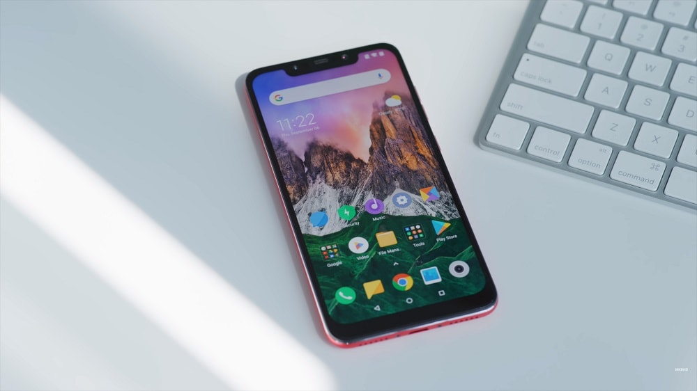 Xiaomi PocoPhone F1 displej-min