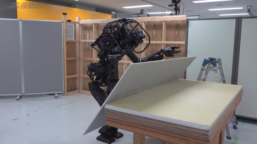 automatizacia robot robi stenu