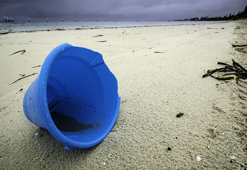 plast odpad beach-617798_960_720