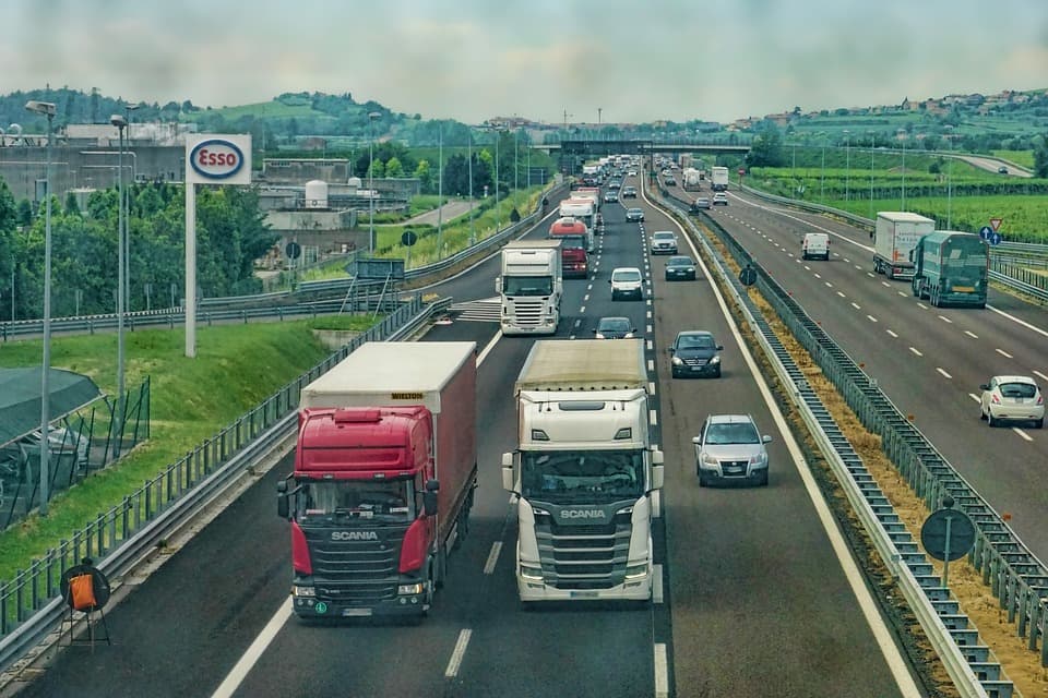 dialnica highway-3392100_960_720