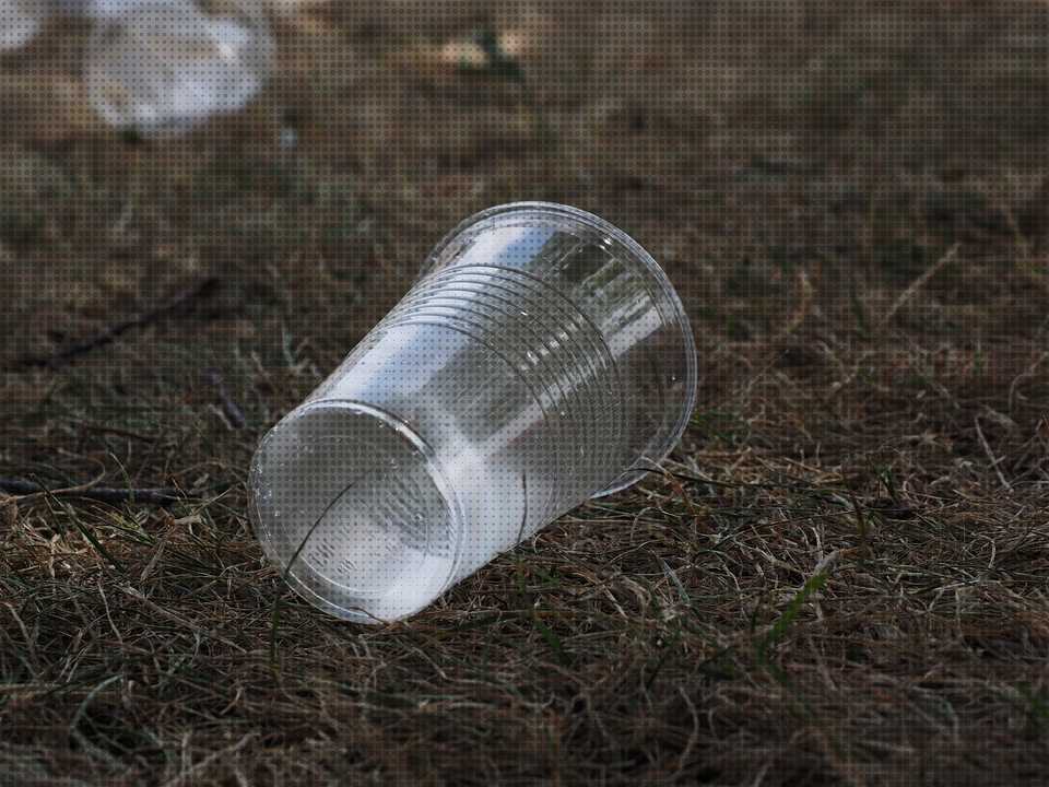 plast pohar beverage-cups-2147903_960_720