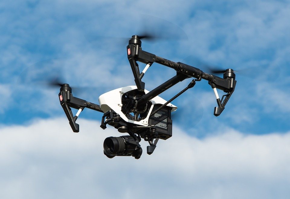 drony drone-1080844_960_720 (1)