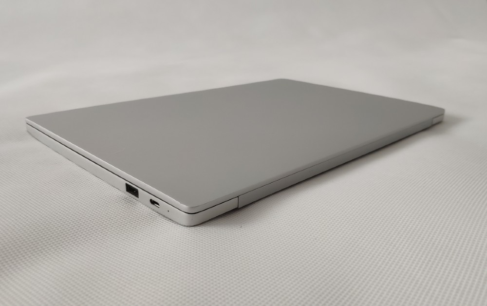 Xiaomi Mi Air 13.3 recenzia pohlad zatvoreny