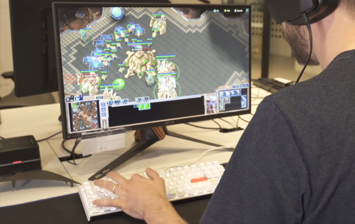 Umela inteligencia Alphastar od DeepMind porazila hracov starcraftu
