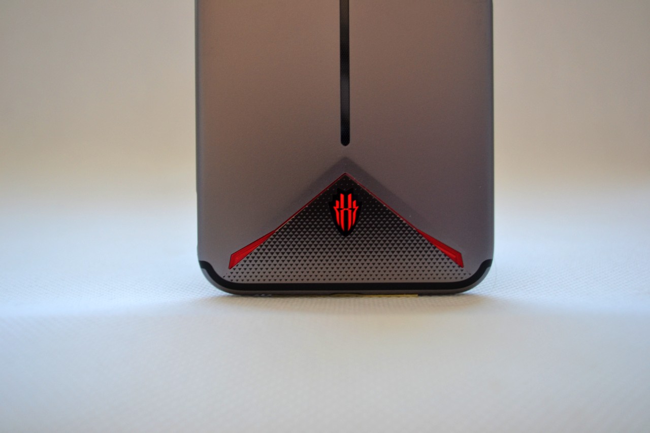 Red Magic_3S_podsvietene logo
