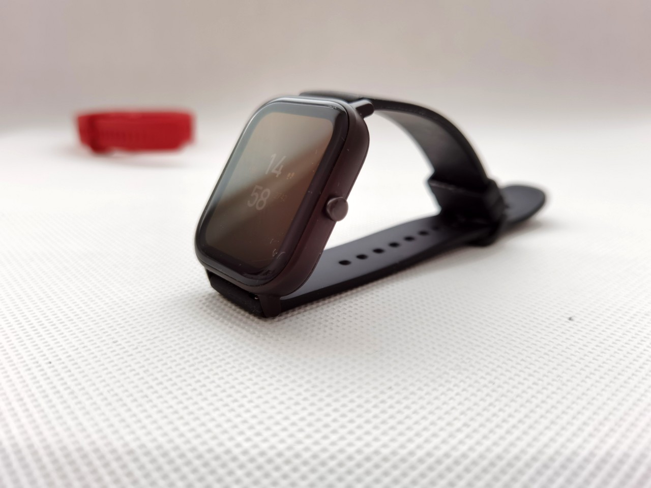 Xiaomi Amazfit_GTS_pohlad z boku