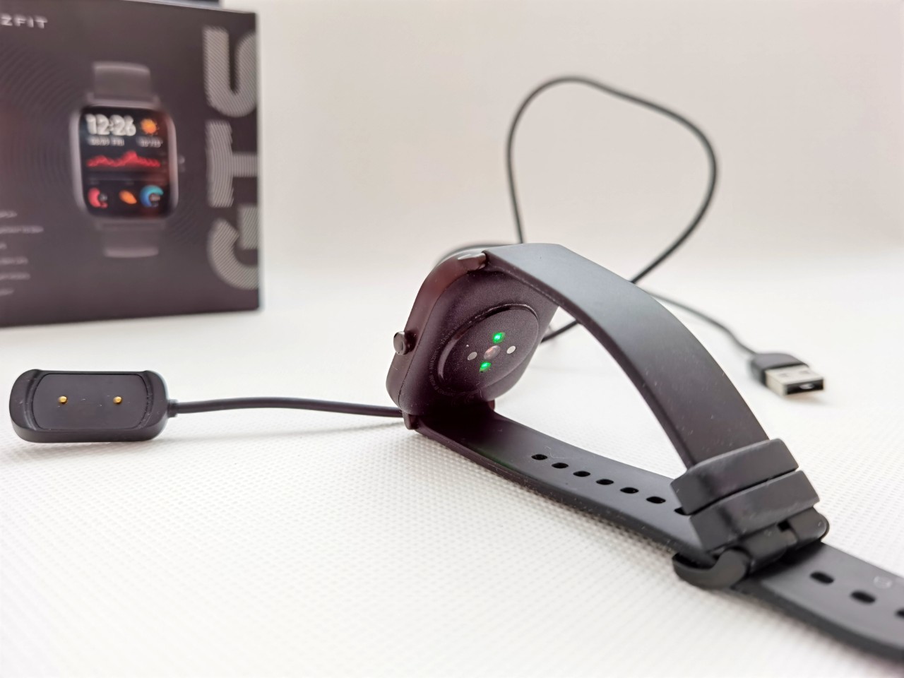 Xiaomi Amazfit_GTS_pohlad zo zadu