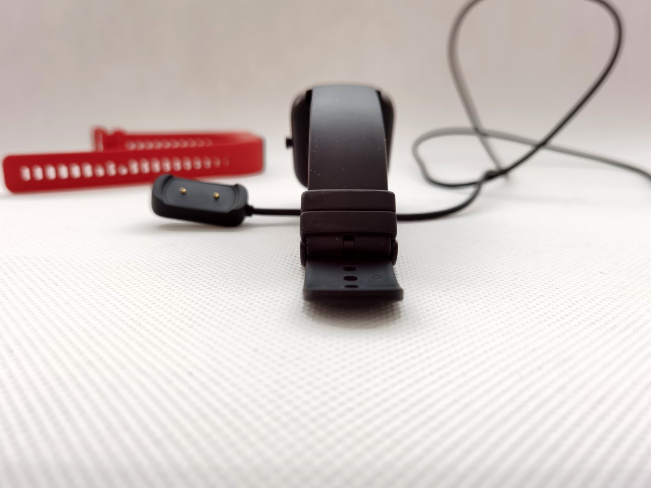 Xiaomi Amazfit_GTS_pohlad zo zadu_2