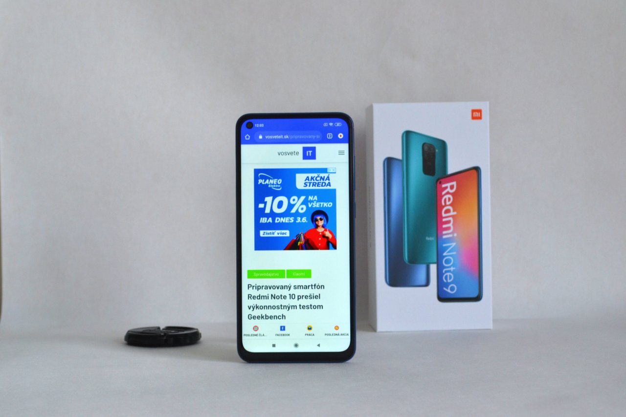 Recenzia_Redmi Note 9_displej_predný pohľad