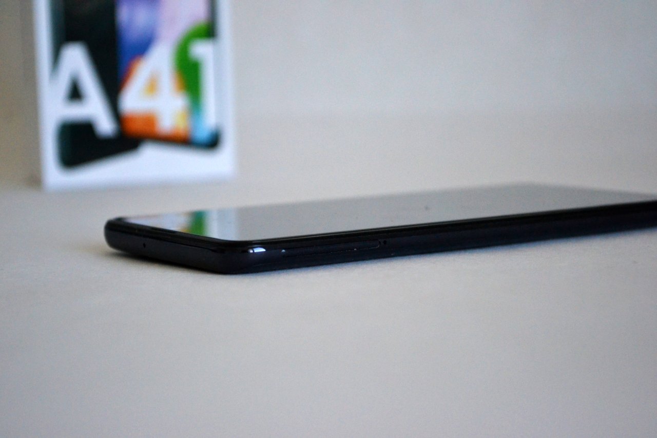 Samsung Galaxy A41_stena som SIM kartou