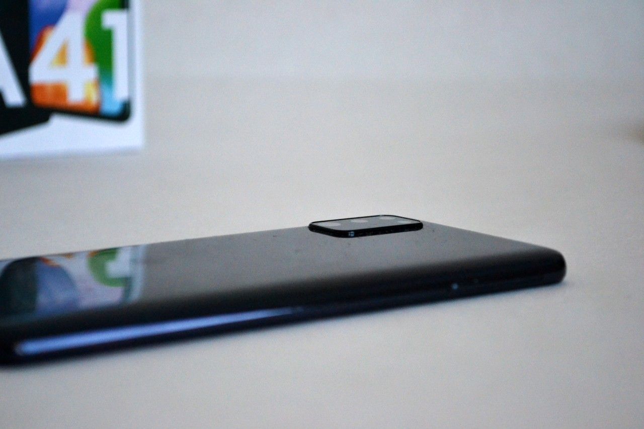 Samsung Galaxy A41_vycnievajuca kamera
