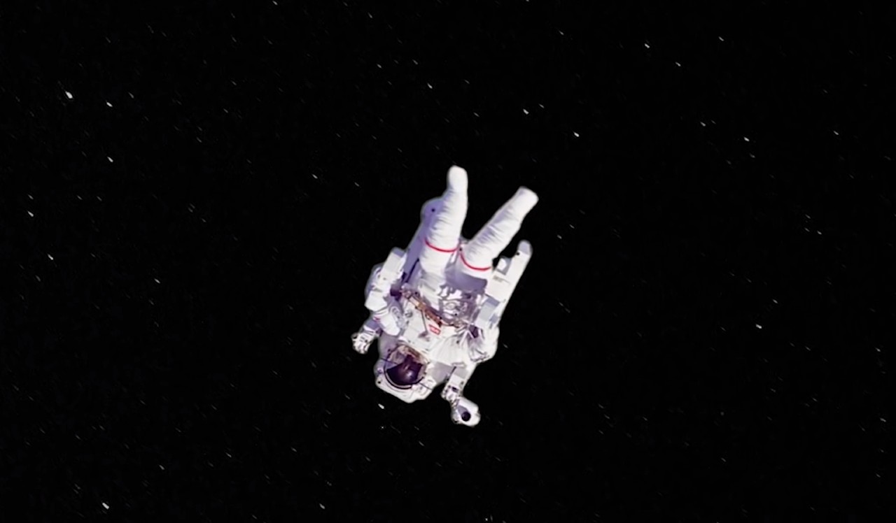 Astronaut vesmir