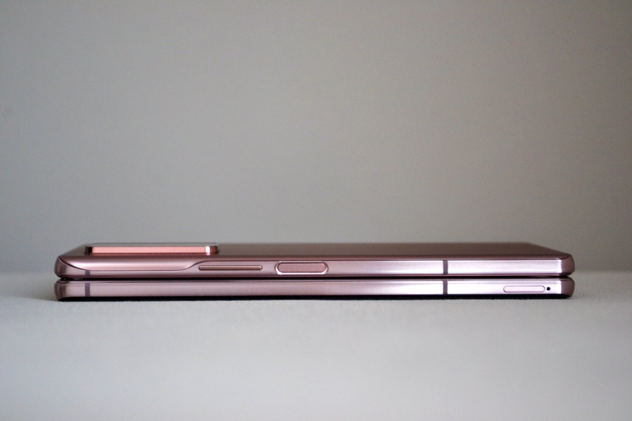 Samsung Galaxy Z Fold 2 5G_bocna stena s tlacidlami