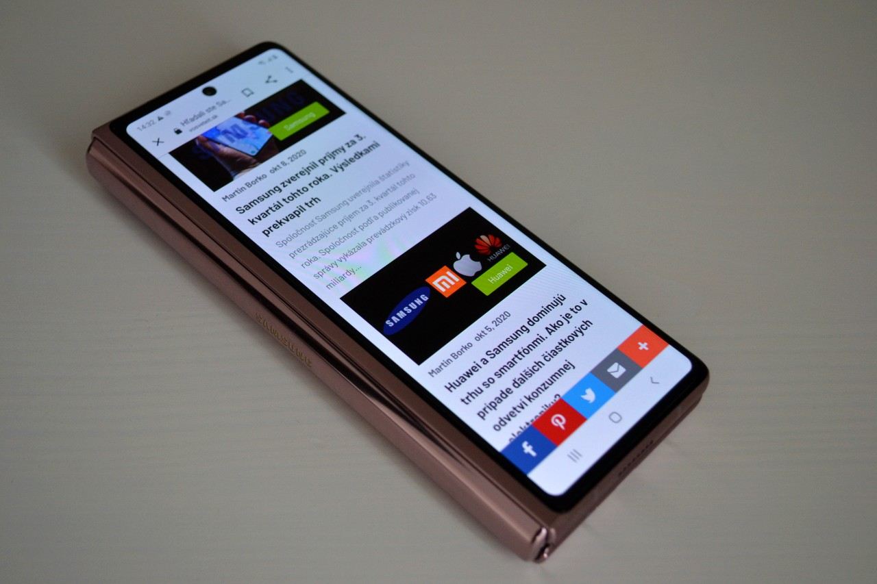 Samsung galaxy Z Fold 2 5G_vonkajsi displej