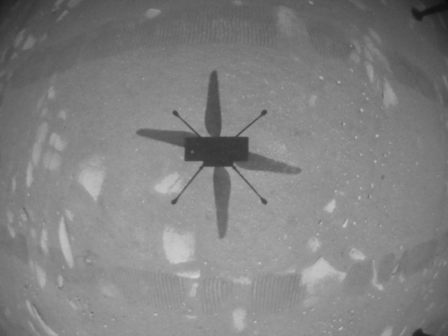 Dron Ingenuity_let v atmosfere Marsu