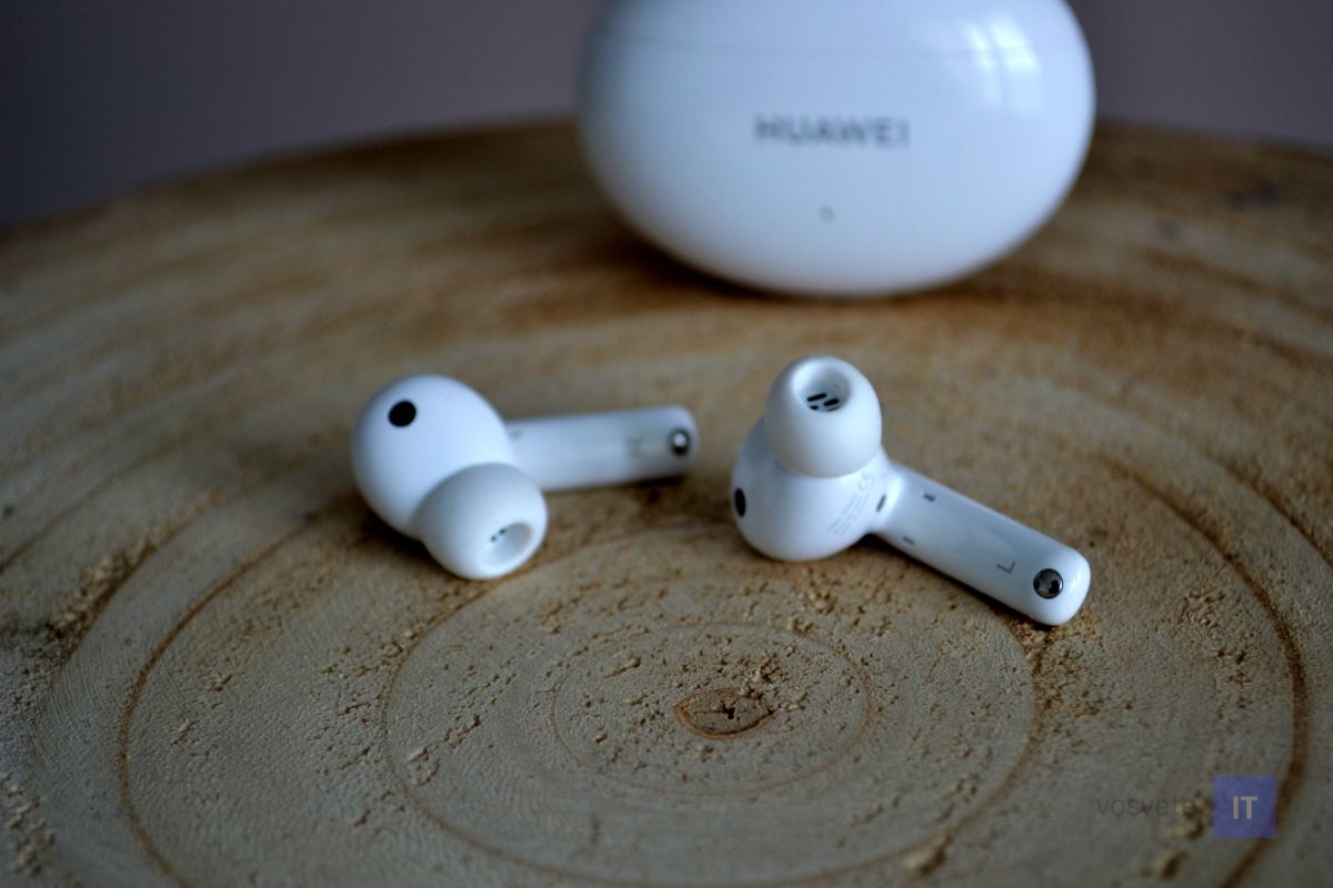 Huawei FreeBuds 4i_recenzia_pohlad na sluchadla_2