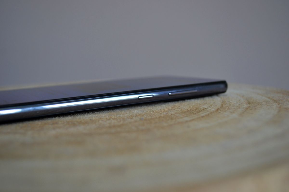 Recenzia_Samsung Galaxy A52 5G_bocna stena_tlacidla ovladania