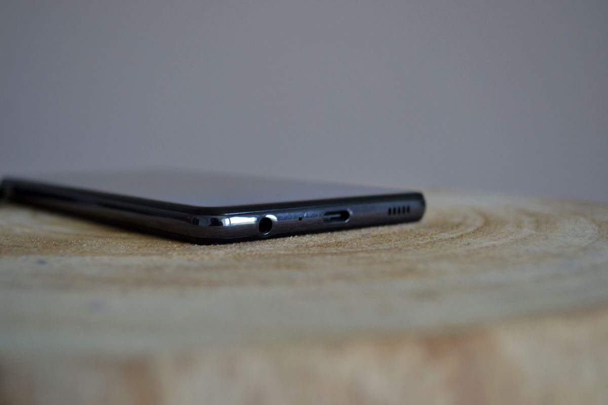 Recenzia_Samsung Galaxy A52_spodna stena