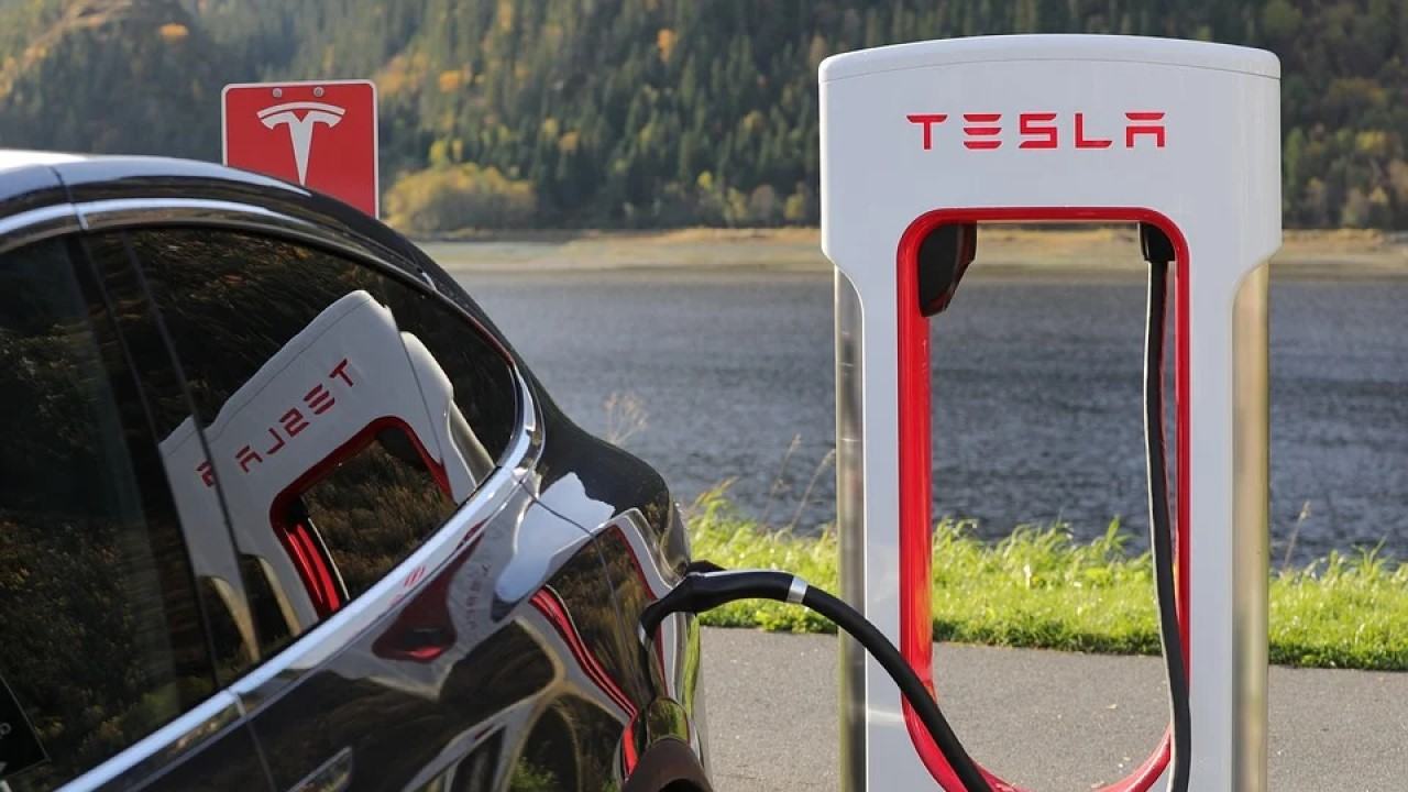 tesla supercharger nabijacia stanica