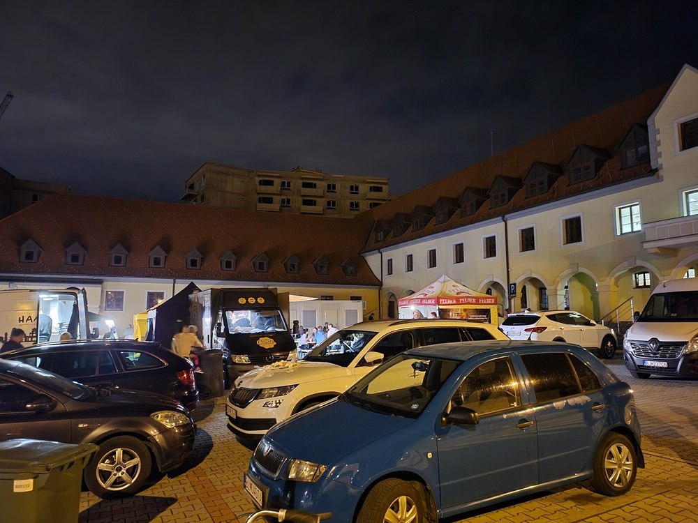 Galaxy Z Fold 3 5G_vzorka fotografie_noc_3