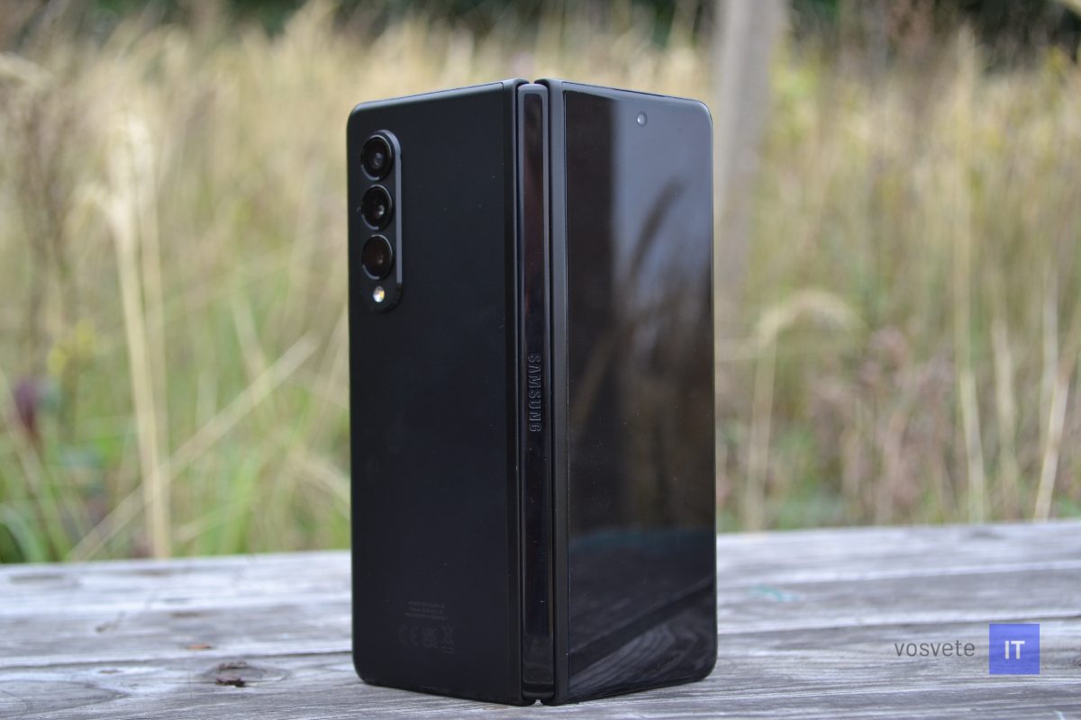 Samsung Galaxy Z Fold 3 5G_pohlad z vonku skladateľné smartfóny