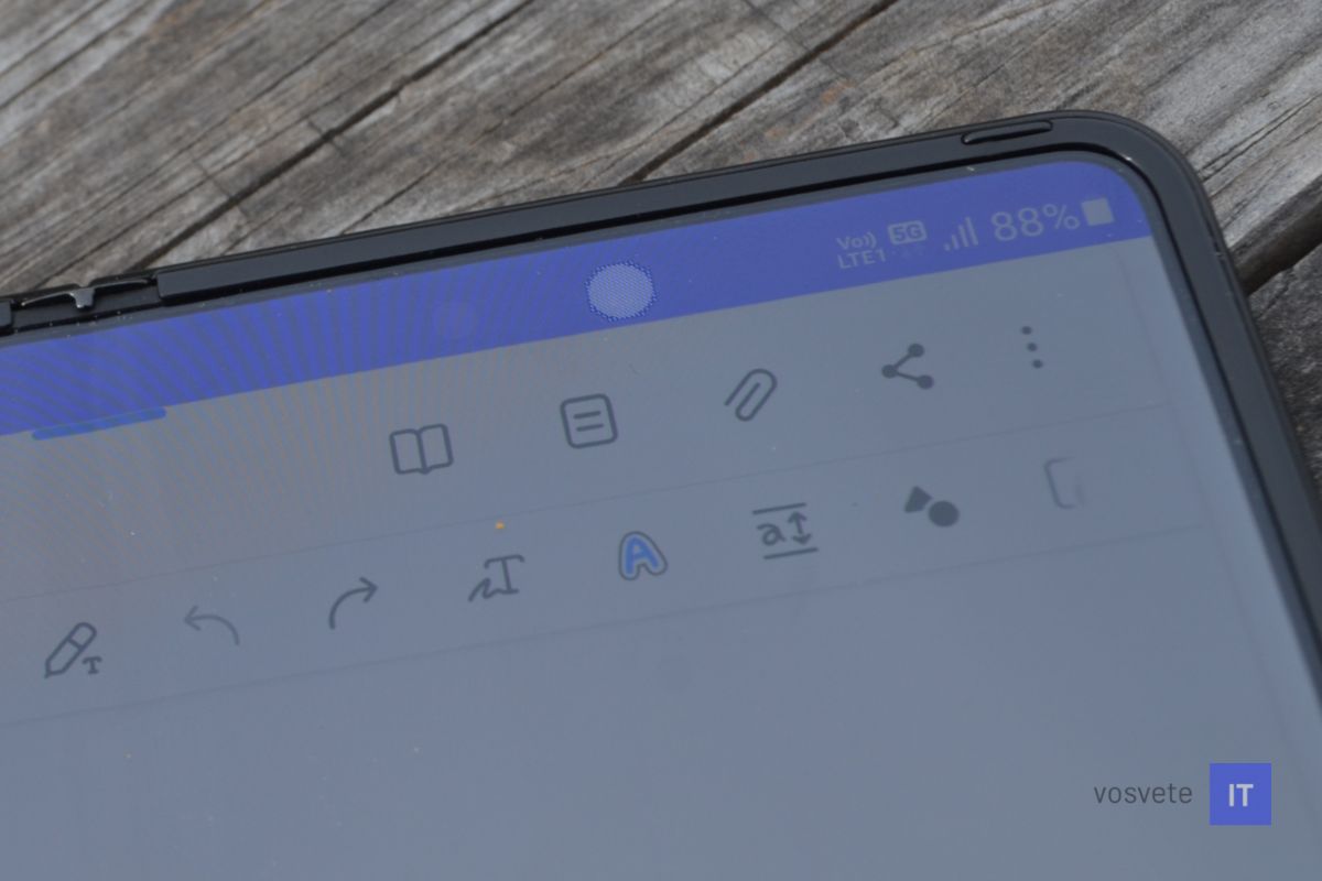 Samsung Galaxy Z Fold 3_predna selfie kamera pod displejom