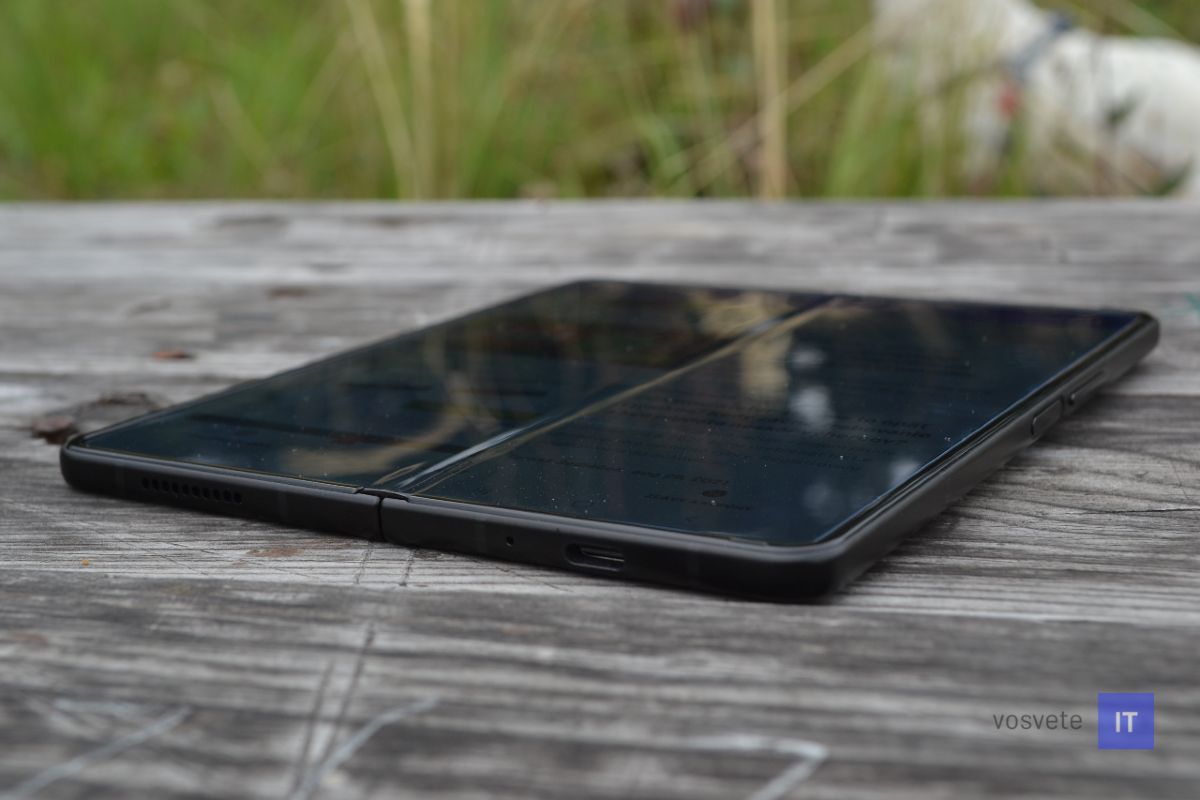 Samsung Galaxy Z Fold 3_priehlbina v displeji