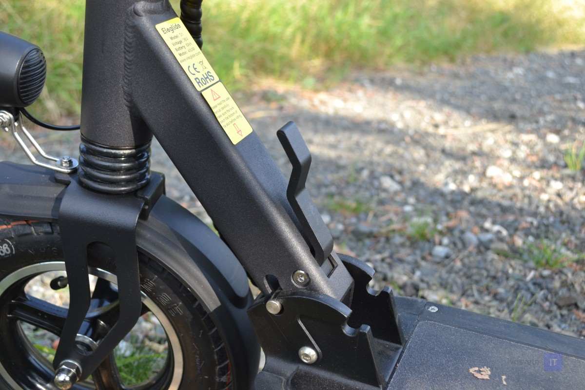 recenzia elektricka kolobezka Eleglide S1 skladanie kolobezky