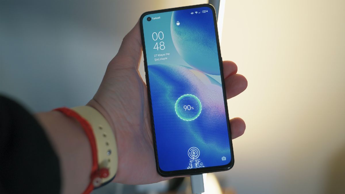 nabijanie smartfonu