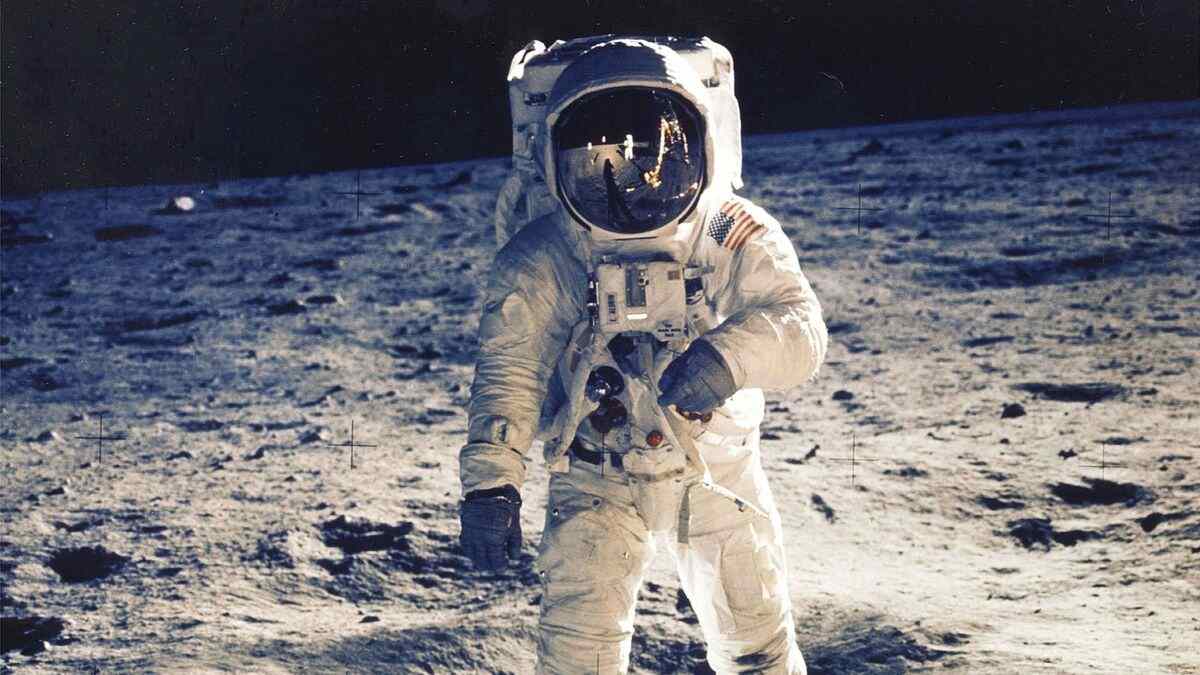 chodza po mesiaci_prvy clovek na mesiac_NASA
