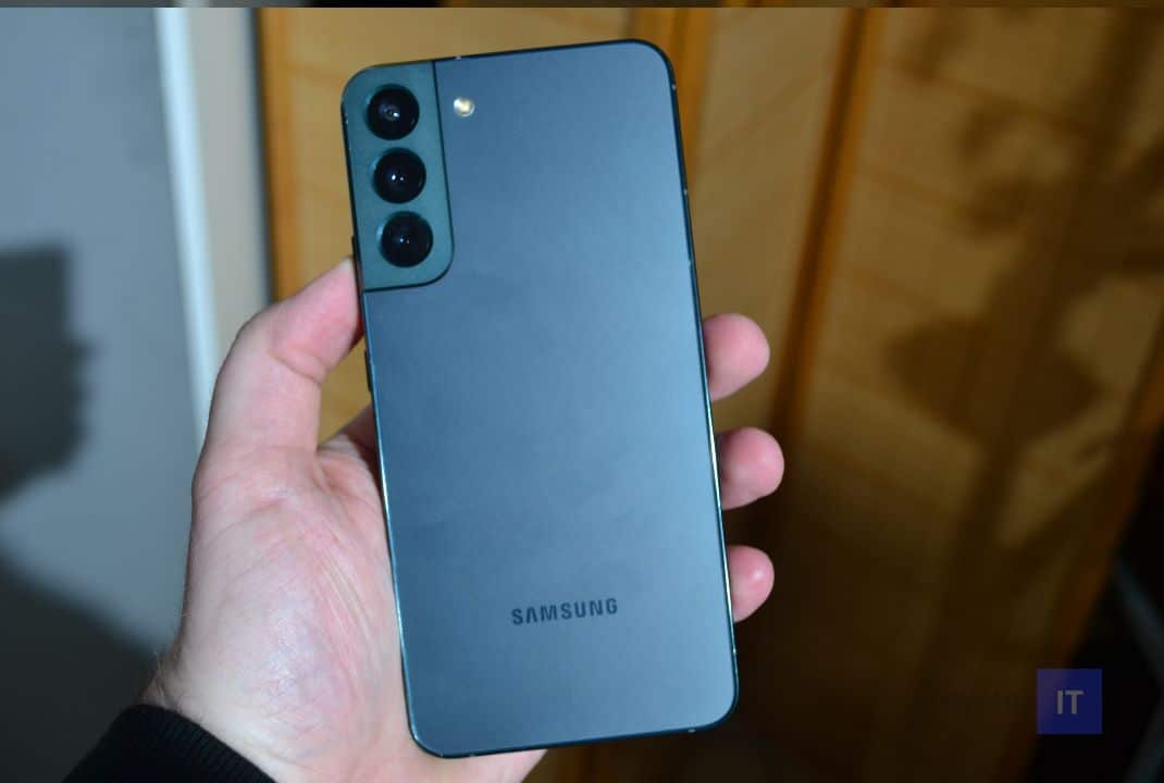 Samsung Galaxy S22 Plus_zadna stena