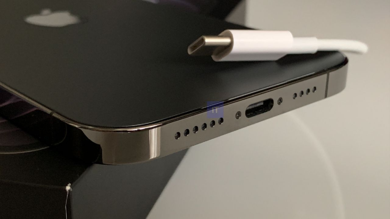 iPhone 12 Pro_with USB C_2
