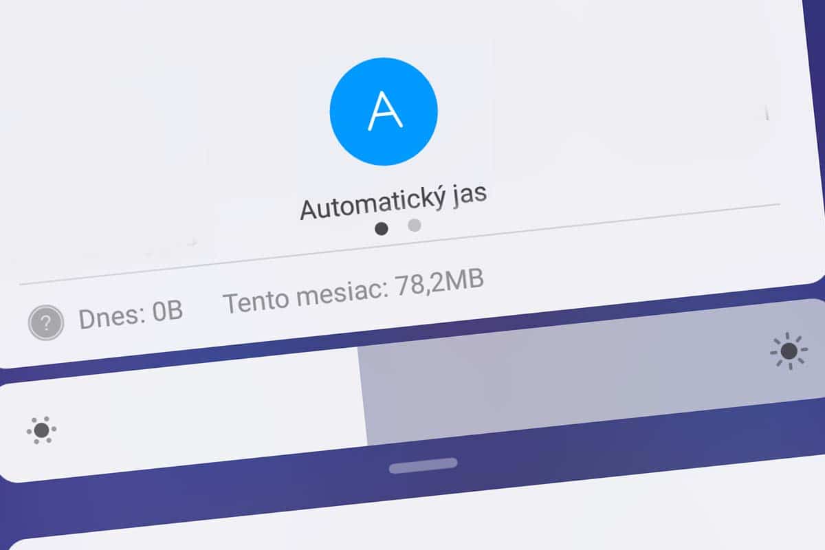Dokáže automatické nastavenie jasu šetriť vašu batériu, alebo nie?