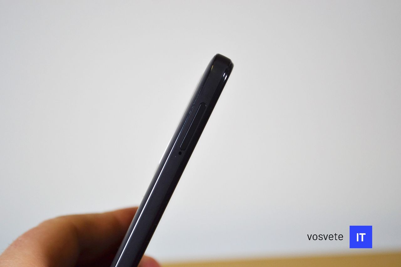 Redmi Note 11_recenzia_bocna stena_slot pre SIM kartu