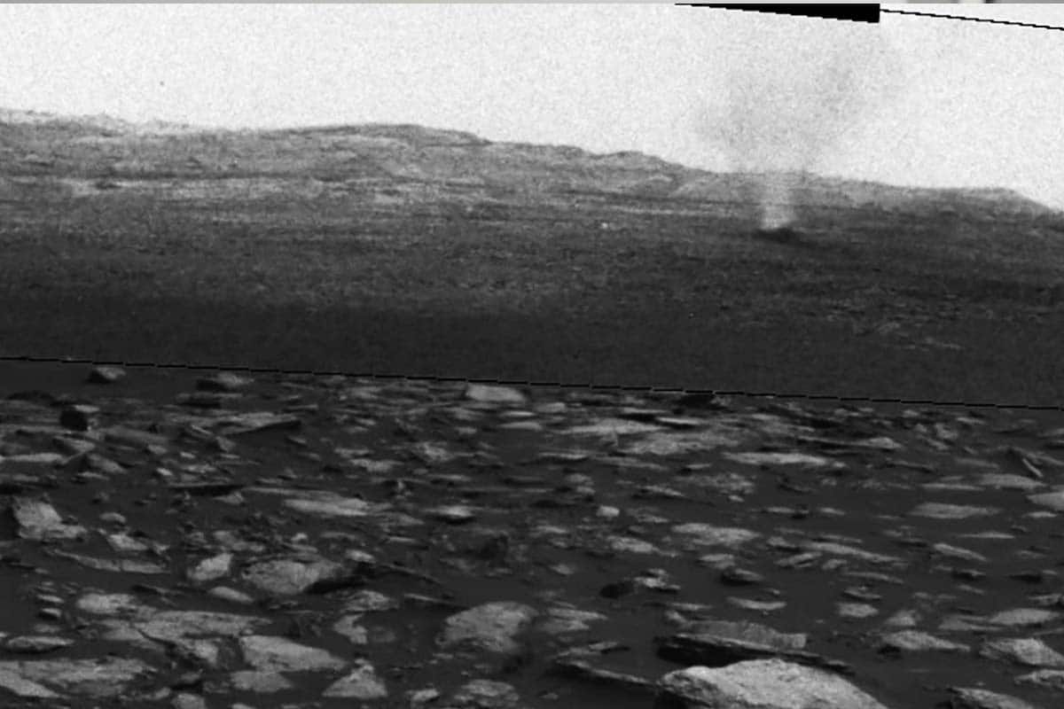 Rover Perseverance zachytil na povrchu Marsu troch prašných dablov
