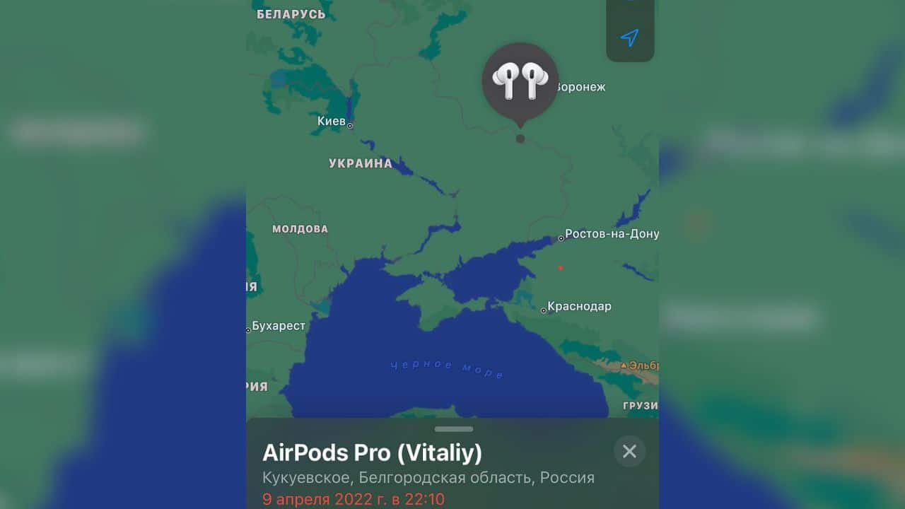 Rusky vojak ukradol sluchadla air pod na Ukrajine