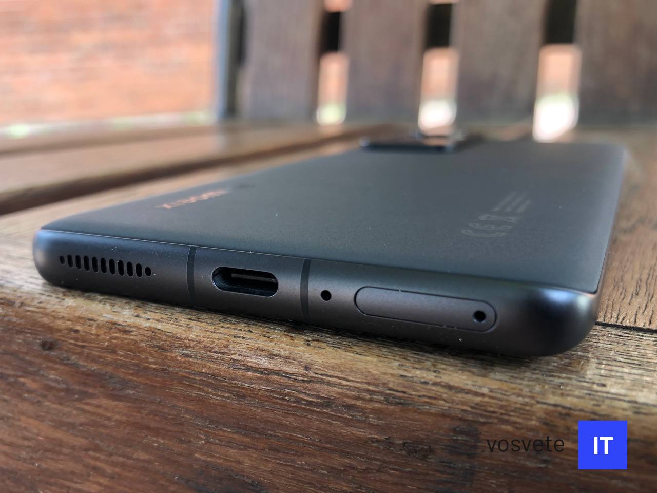 Xiaomi 12 Pro spodná hrana