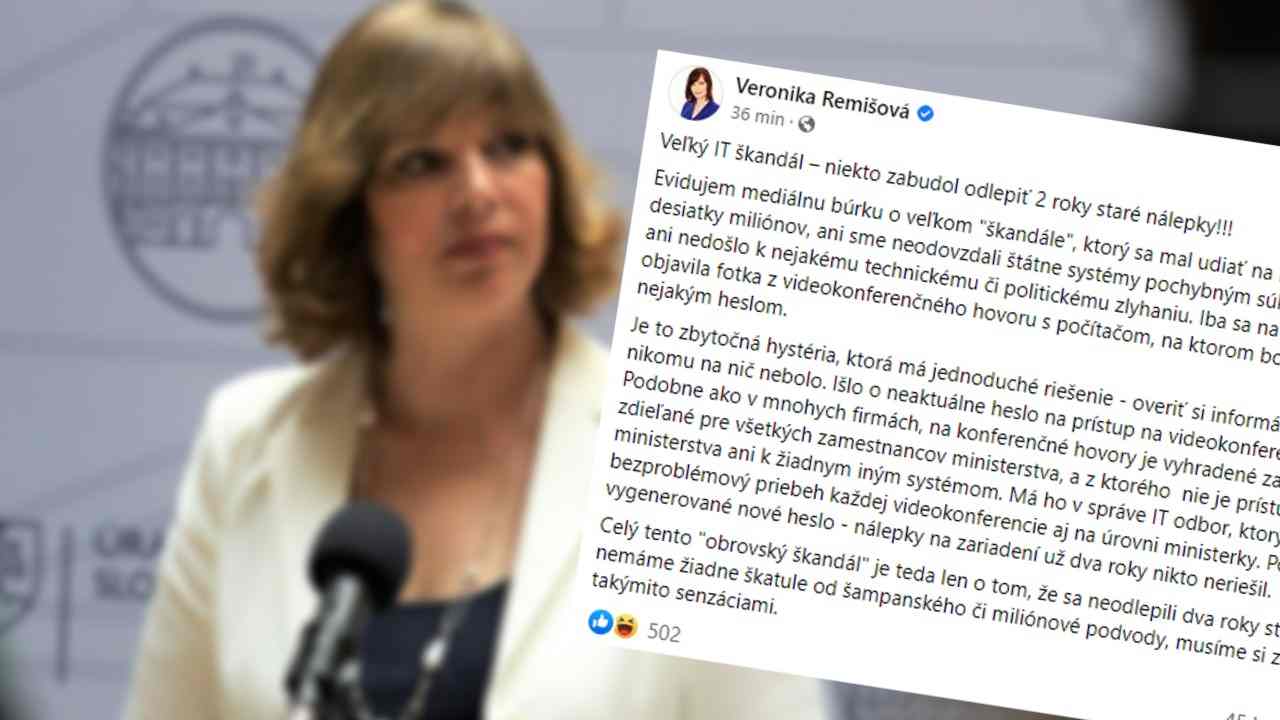 Remisova vysvetluje heslo na notebooku