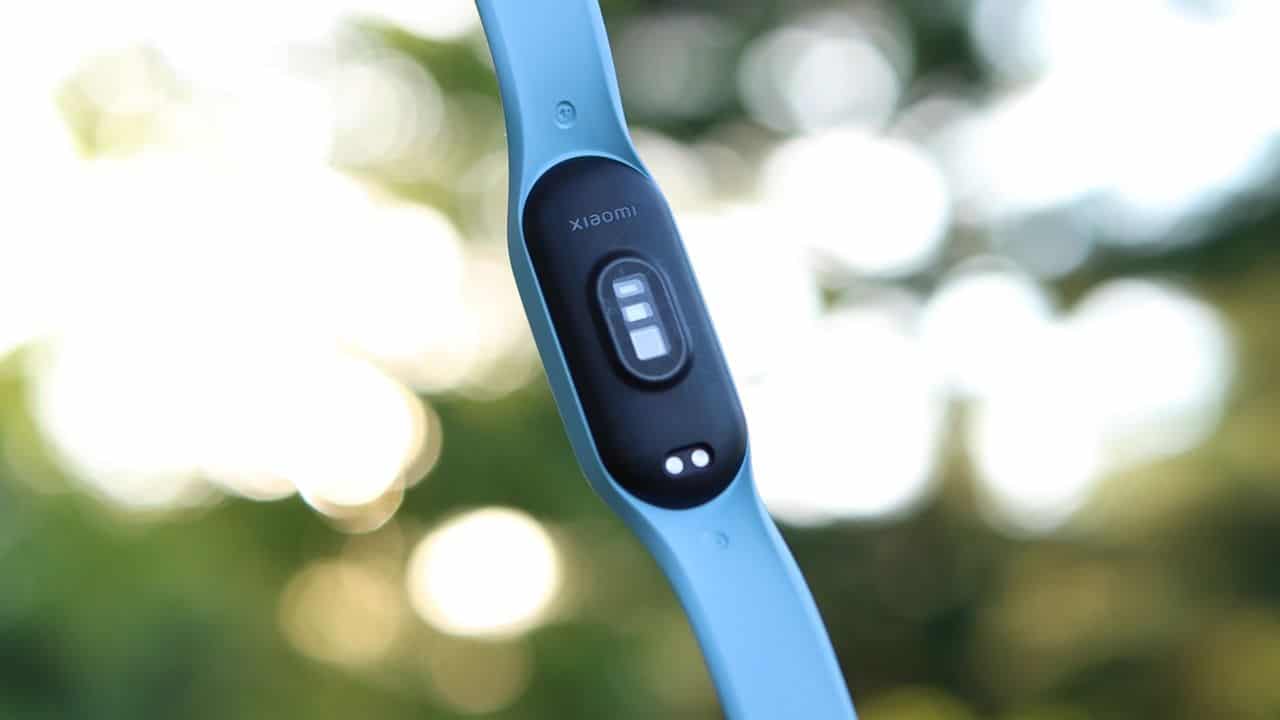 Xiaomi Mi Band 6 vs Mi Band 7 nabijaci port
