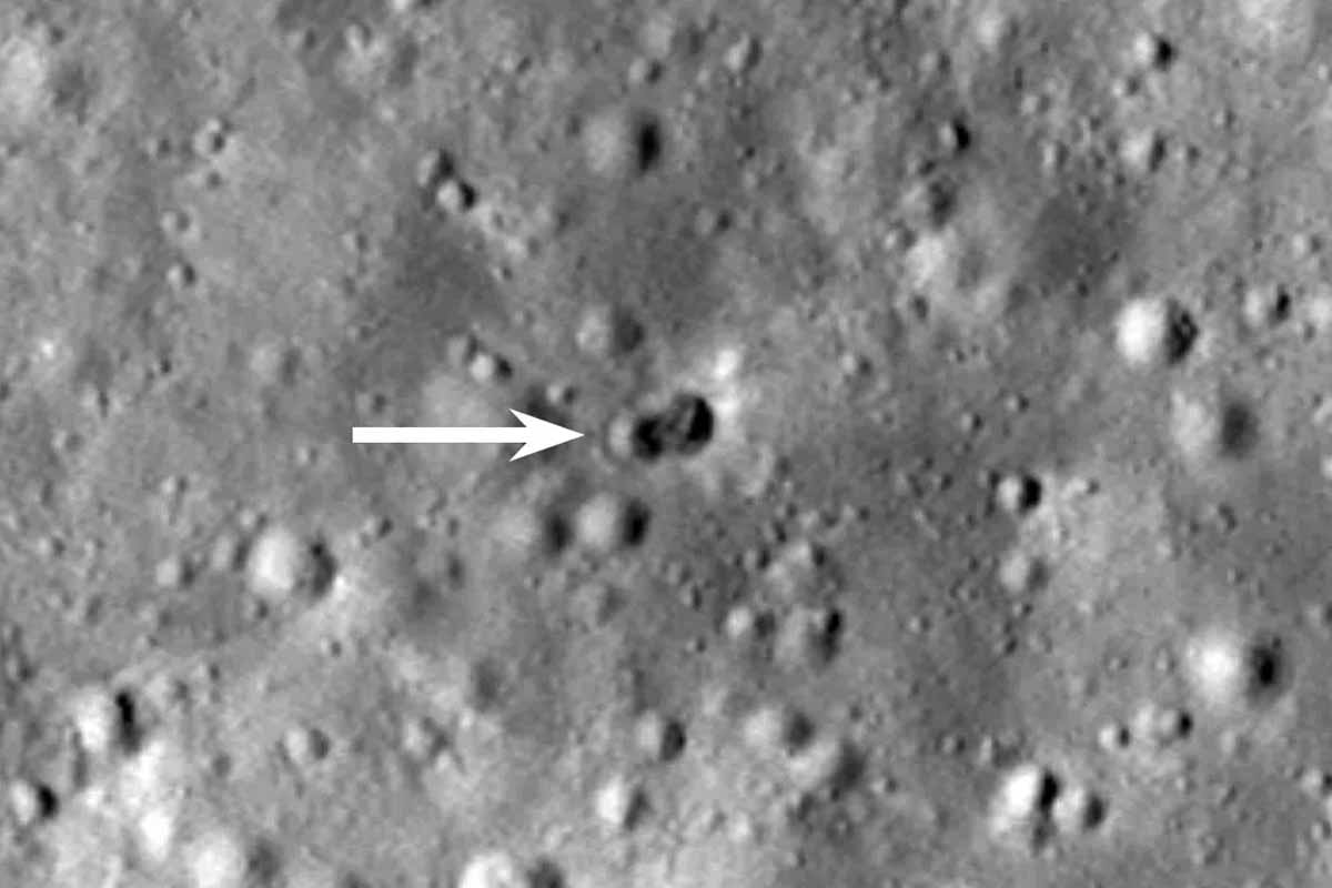 Sonda LRO zachytila na Mesiaci nový kráter. Astronómovia nevedia, ako vznikol