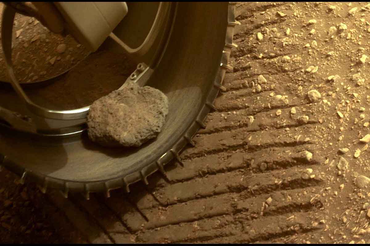 Rover Perseverance si našiel kamaráta