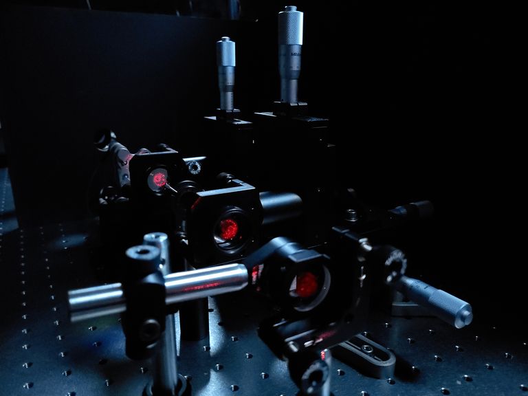 csm_Lichtfalle_setup_and_laser_experimentalne zariadenie