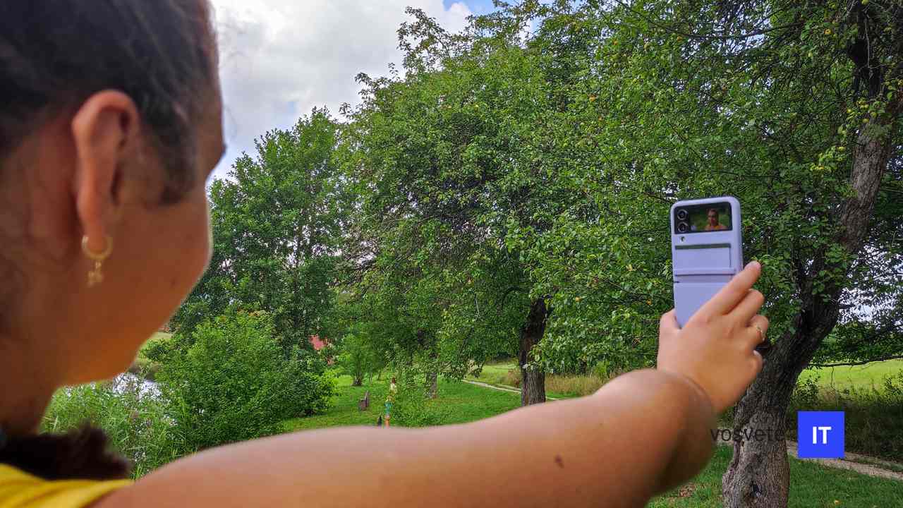 Samsung Galaxy Z Flip 4 selfie