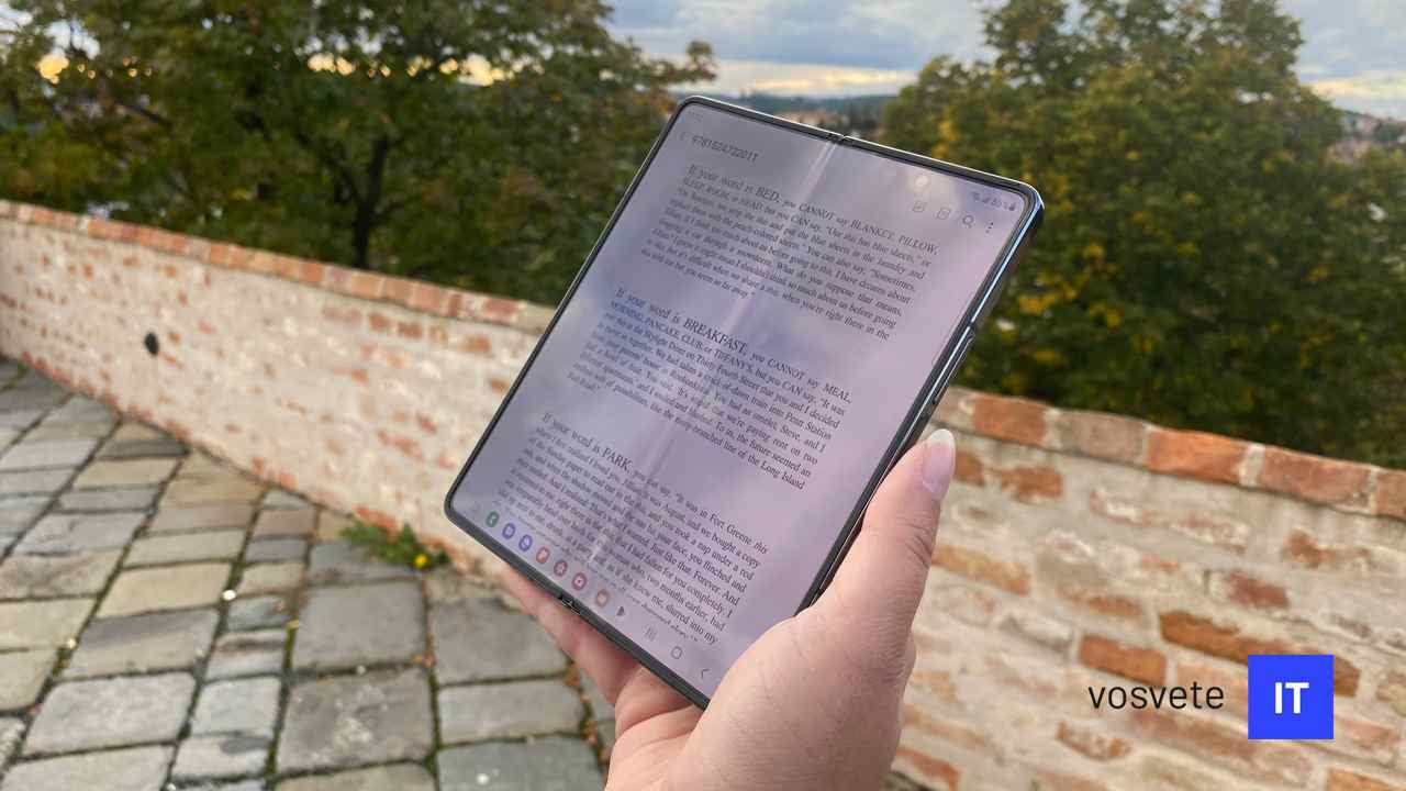 Samsung Galaxy Z Fold 4 čítanie