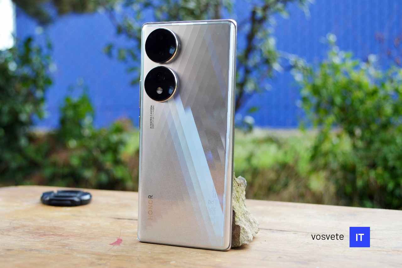 Honor 70 recenzia vycnievajuce kamerove moduly_zadna stena