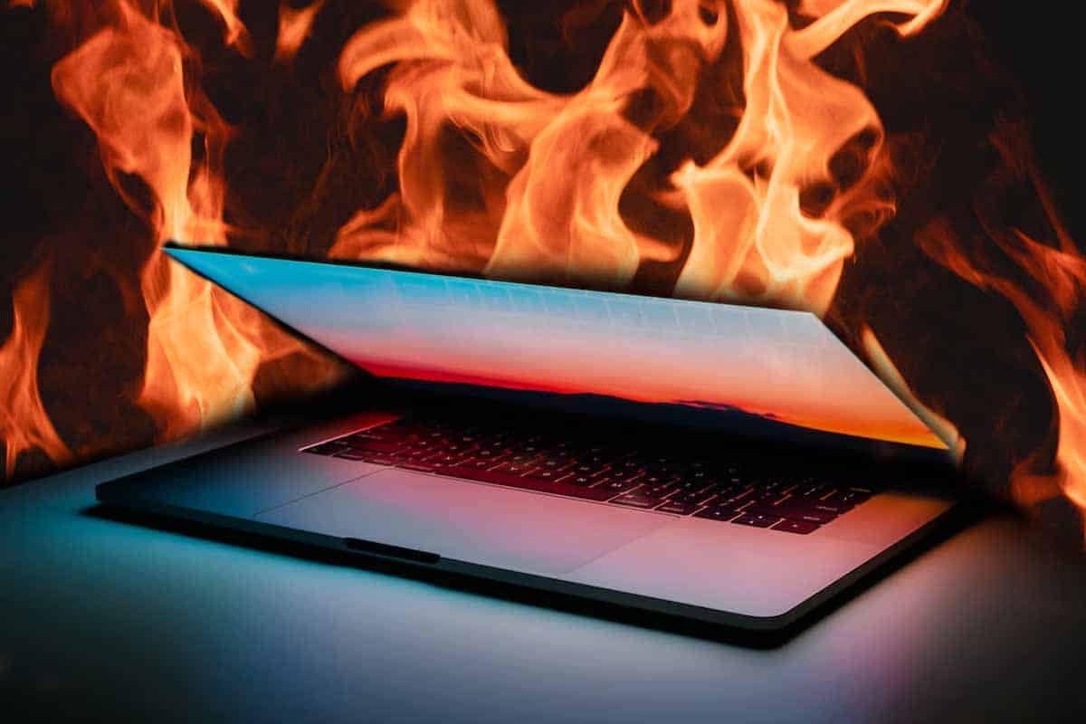 Hlavným problémom zaklapnutého notebooku je prehrievanie
