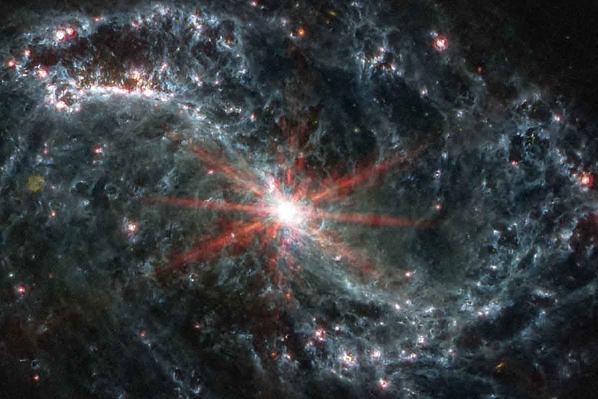 Webbov vesmírny ďalekohľad mapuje medzihviezdne médium blízkej galaxie