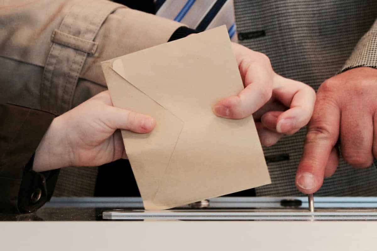 Komu nakoniec dáme svoj hlas vo voľbách? Našu mienku ovplyvňujú rôzne faktory