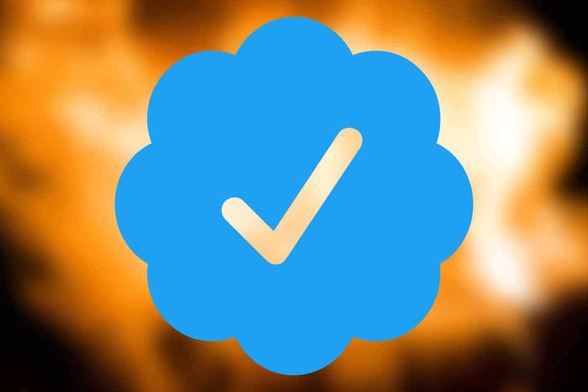 Overený účet na Twitteri šíril hoaxy